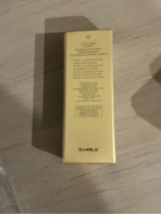 CHANEL Clé de Peau Beauté Softening Cleansing Foam — Gold - Picture 2 of 3